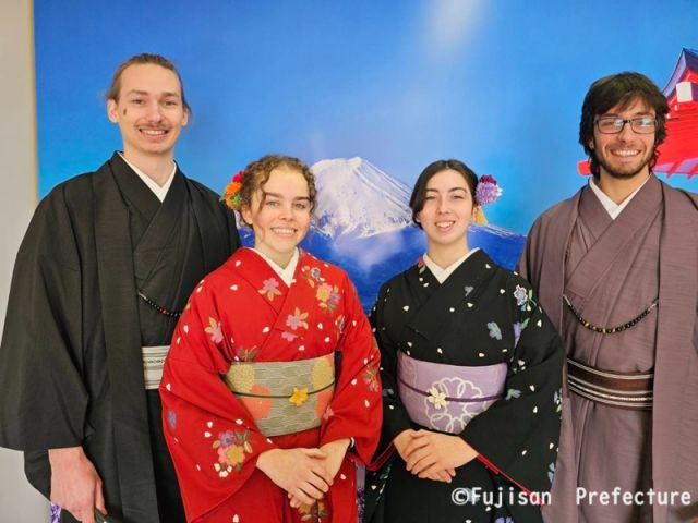 富士山と五重塔の桜の時期のパネルが設定されてます。