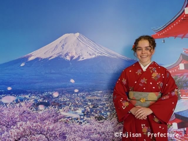 富士山と五重塔と桜