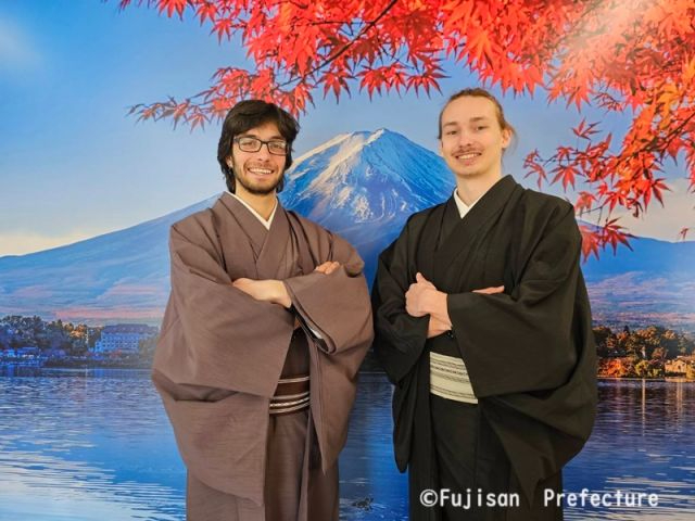 富士山と湖と紅葉