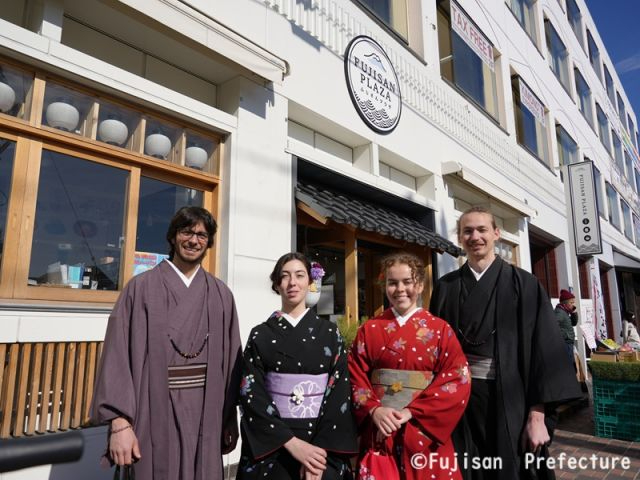 時間が長いと外出出来ます。