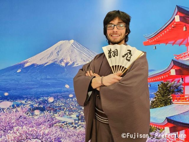 扇子(撮影用アイテム)が利用可能です。