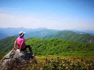 小岳山頂からはパノラマの絶景が広がります
