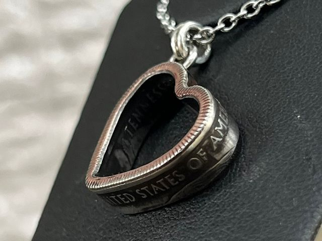 �A�����J25�Z���g�R�C���Ŏ����̐��܂ꂽ�N�̃R�C���𔭌��I���`�����`���f�G�ȃn�[�g�y���_���g���쐬���Ē����܂����B