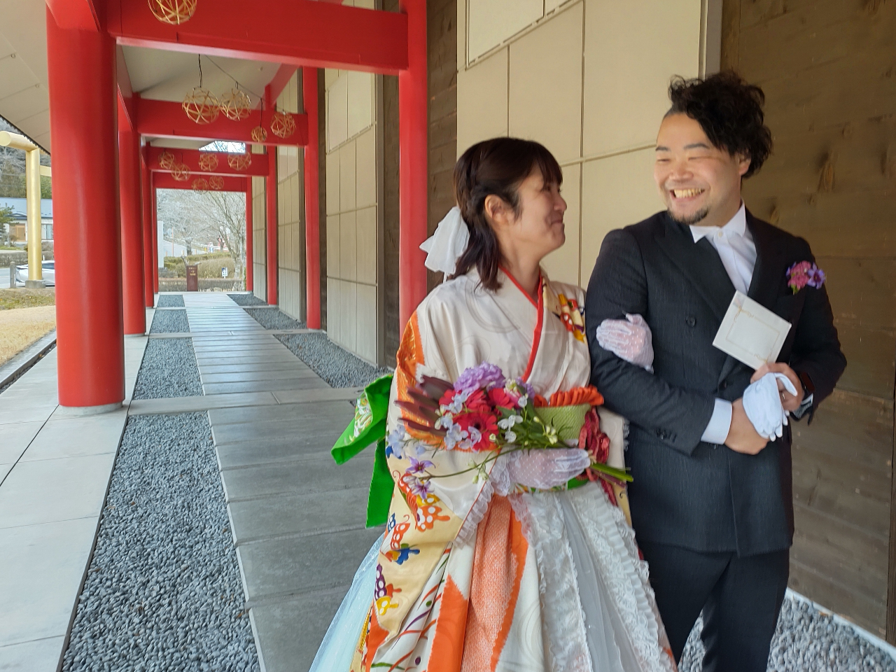 ご結婚記念日や二人の想い入れがある日にも。 いつもと一味違ったプレゼントに。