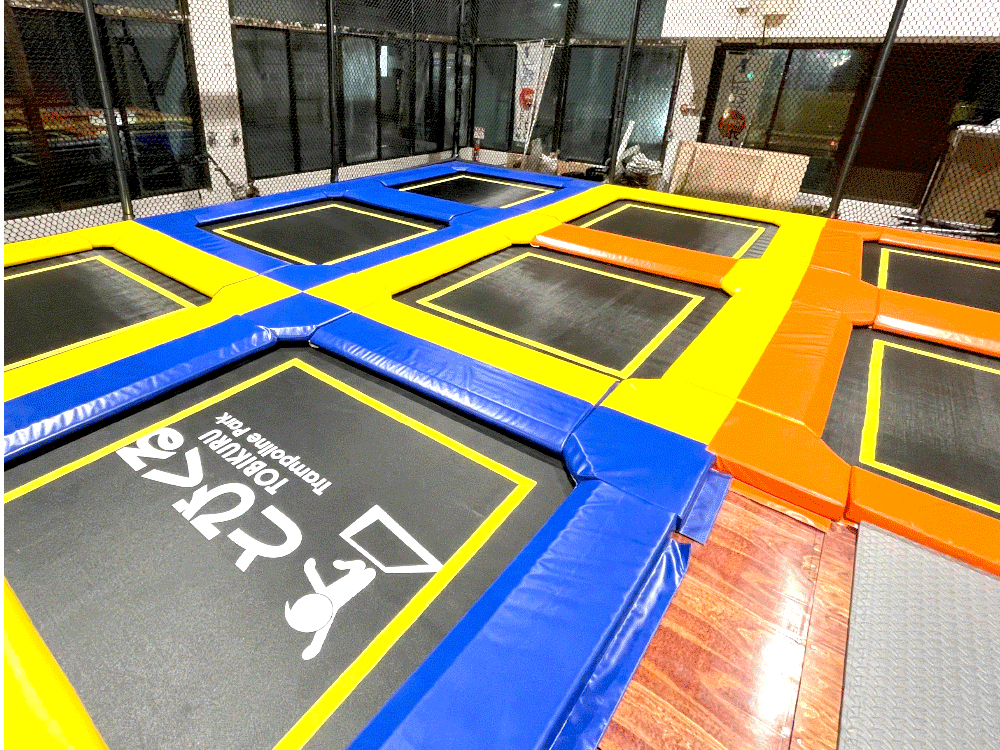 フリートランポリン 子供〜大人まで楽しいトランポリン。遊び感覚で体感やバランス感覚が同時に鍛えられます。