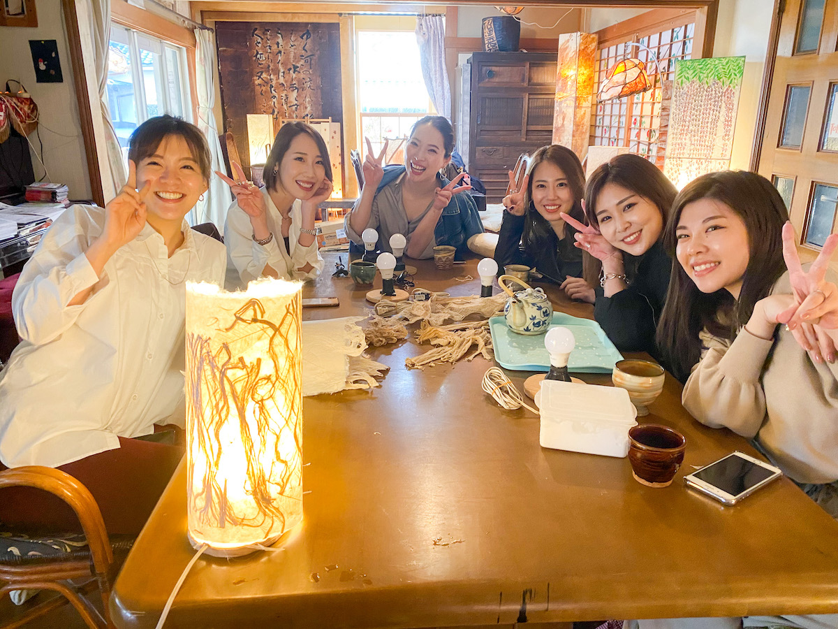 ◆和紙を漉いてあなただけの卓上円形ミニランプを作りましょう♪
◆世界に一つだけの作品で普段の生活に彩りを加えてみませんか♪
◆当日お持ち帰りできます♪