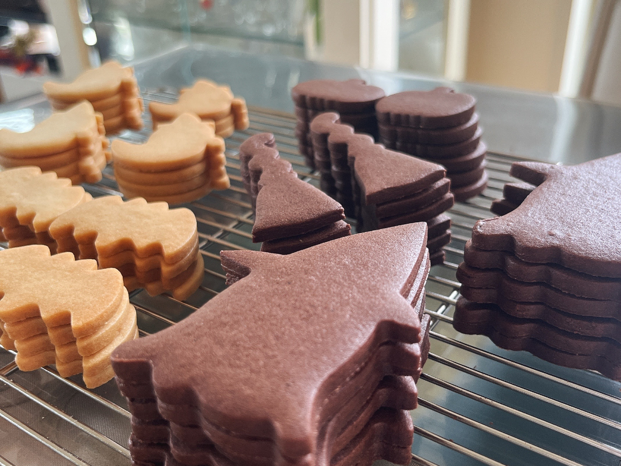 講師が美味しい素焼きクッキーを焼いてお待ちしています!!事前準備も講師にお任せ下さい!お越しいただきましたらすぐに、お絵描き感覚でアイシングが楽しめます☆