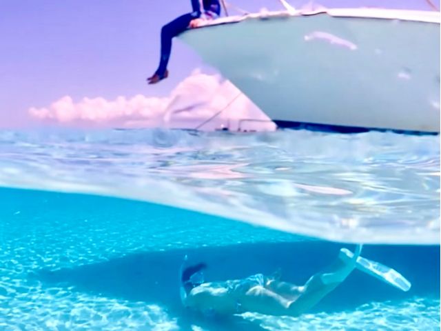 透明度抜群の海