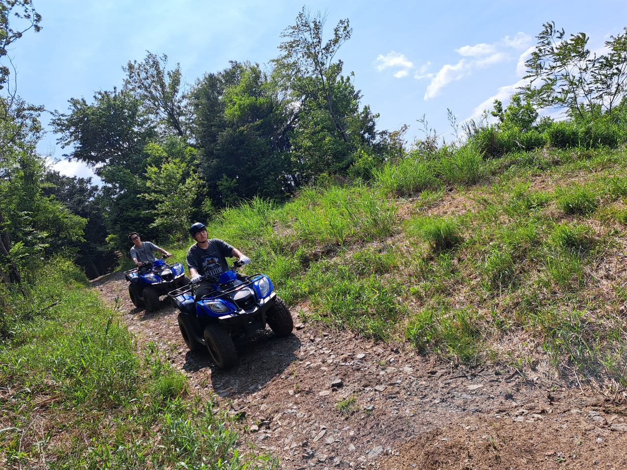 急坂のスリルは最高に刺激的です。