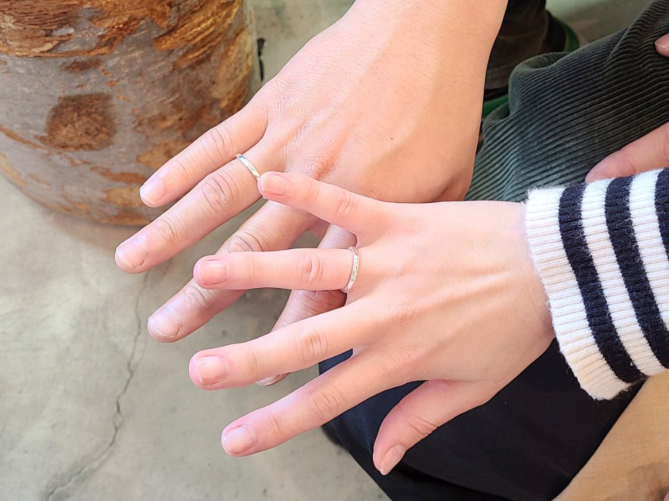 高品質シルバー製で長く愛用できるペアリング♪お互いに指輪を交換して作り合うのもオススメ!