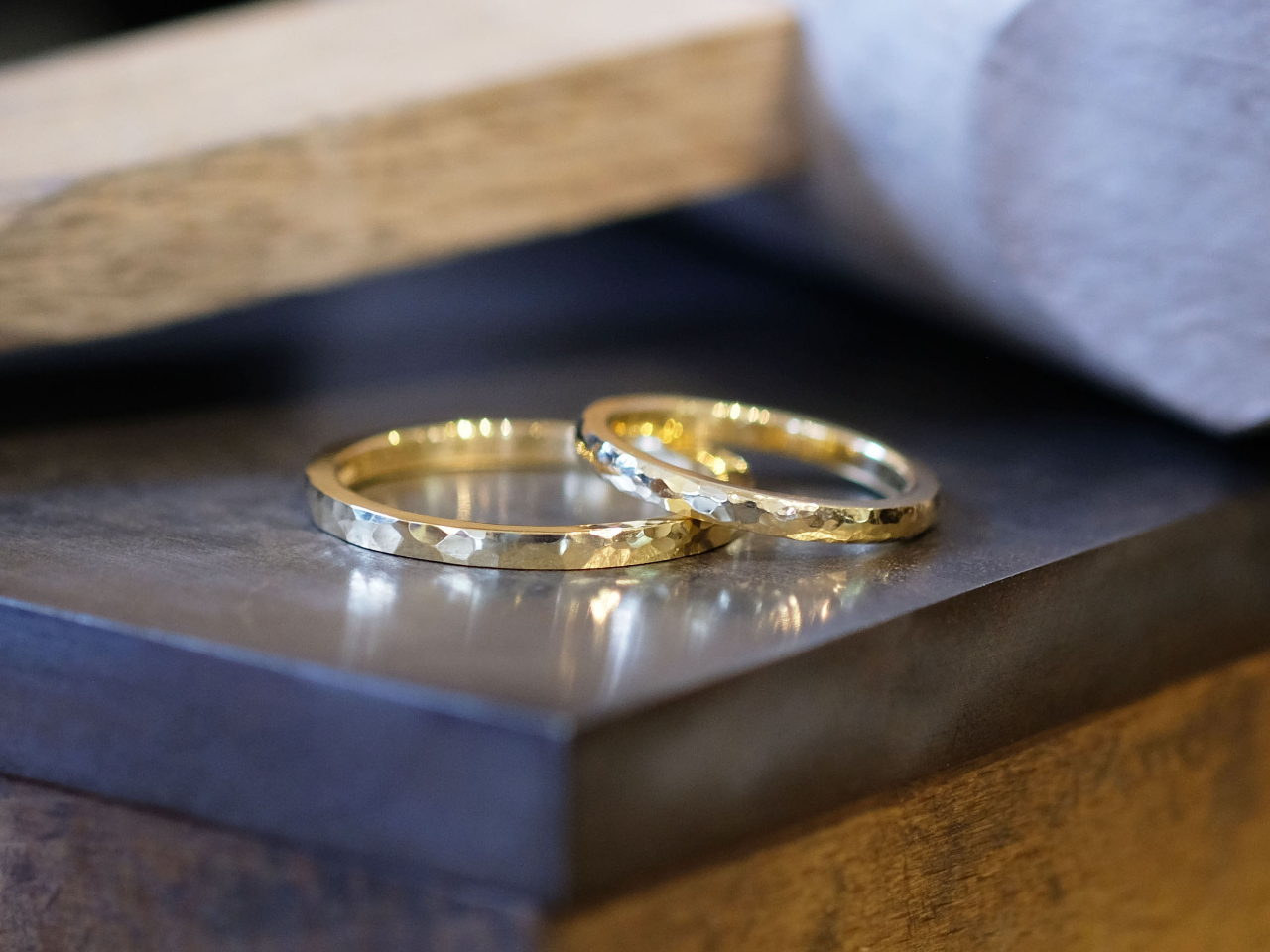 2.0mm幅、アンティーク仕上げのシルバーペアリング。追加オプションでアレンジして自分だけのリングを作ろう♪