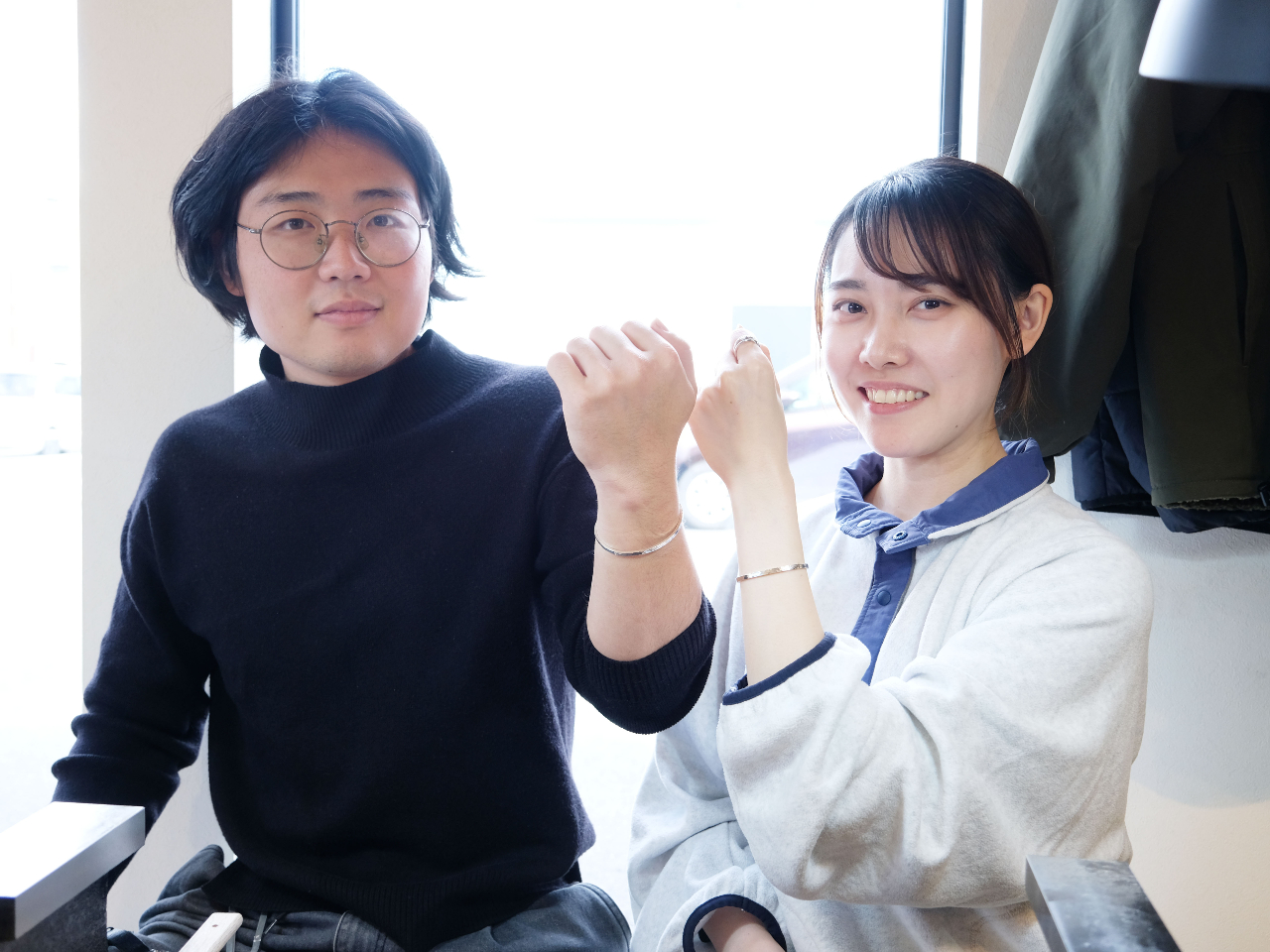 仕上げは鏡面、マットの他にアンティーク仕上げもあります。バングル内側には文字入れも可能♪世界に一つだけのお二人の特別なペアバングルが完成します。