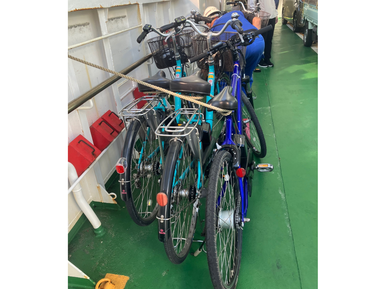 �}�}�`�����^�C�v�̓d�����]�Ԃ��t�F���[�ŉ^�ׂ܂��B