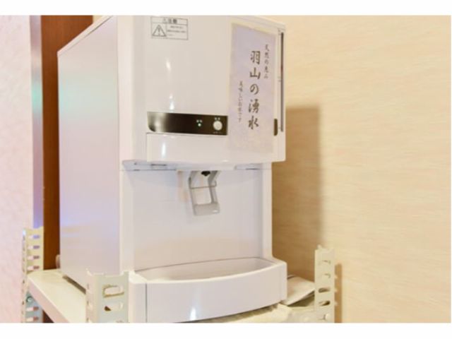 脱衣所には湧き水をお飲みいただける給水機を設置しております。