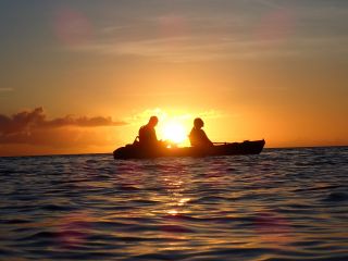 サンセットカヤック/オレンジ色の夕陽