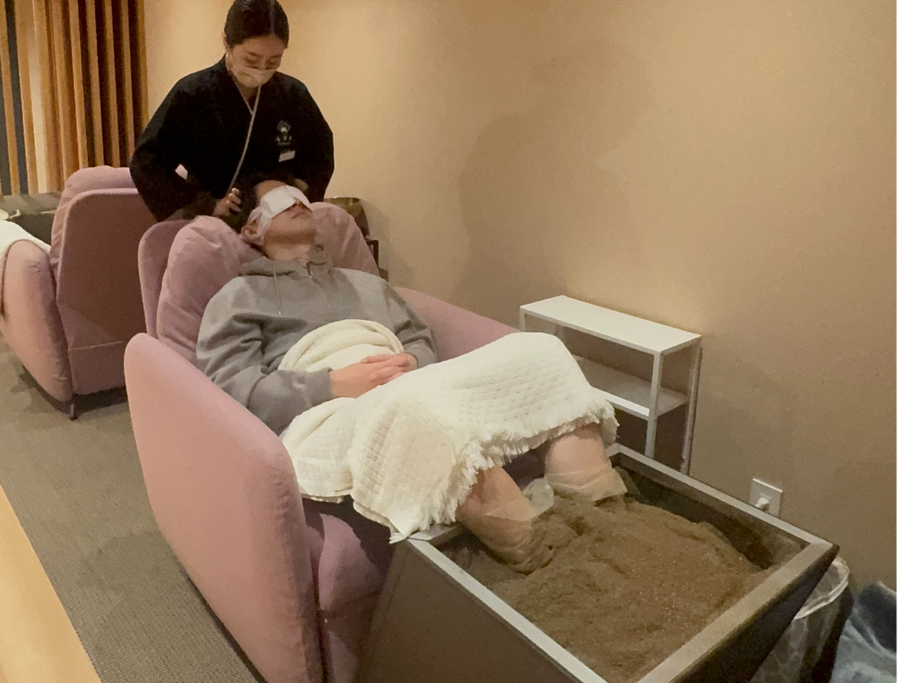 メンズにも人気です。爆睡のヘッドスパと酵素足湯。最高な組み合わせです。時短でダブルサービス♪