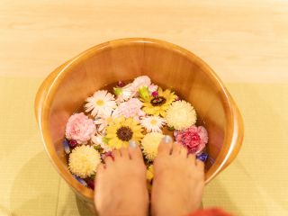 浅草へ観光の方にぜひおすすめです。〜5種類の足湯+フットマッサージのコース〜観光中の一休みにぜひお立ち寄りくださいませ