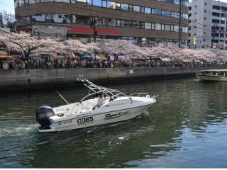 横浜日ノ出桟橋から当社自慢のクルーザーでプライベートクルージング