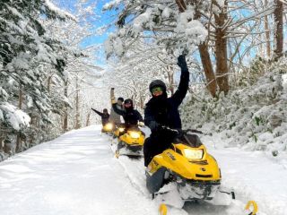 最新で乗りやすいスノーモービルです!女性でも簡単♪30分お手軽に遊びませんか♪