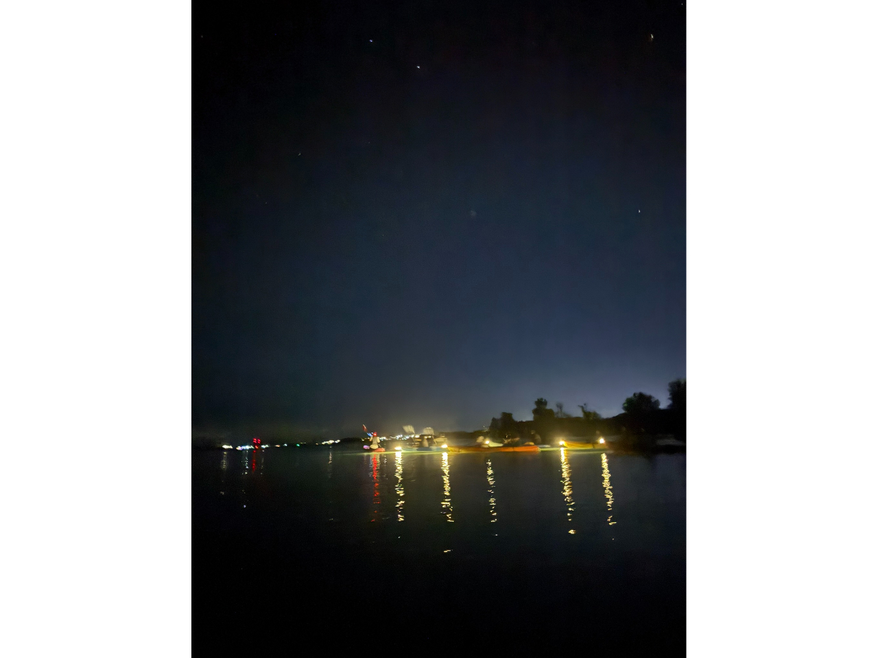 非日常的な夜の海へ