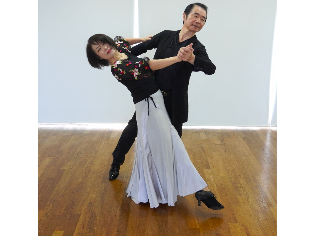社交ダンス・デビュー♪】楽しくステップ！社交ダンス入門♪ 女性