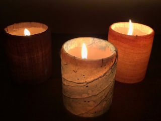 左:草木染めの生地・中央:小原和紙・右:三河木綿