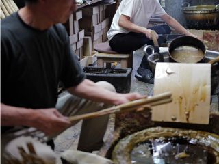見学・絵付け体験・お土産選びをお楽しみいただけます。