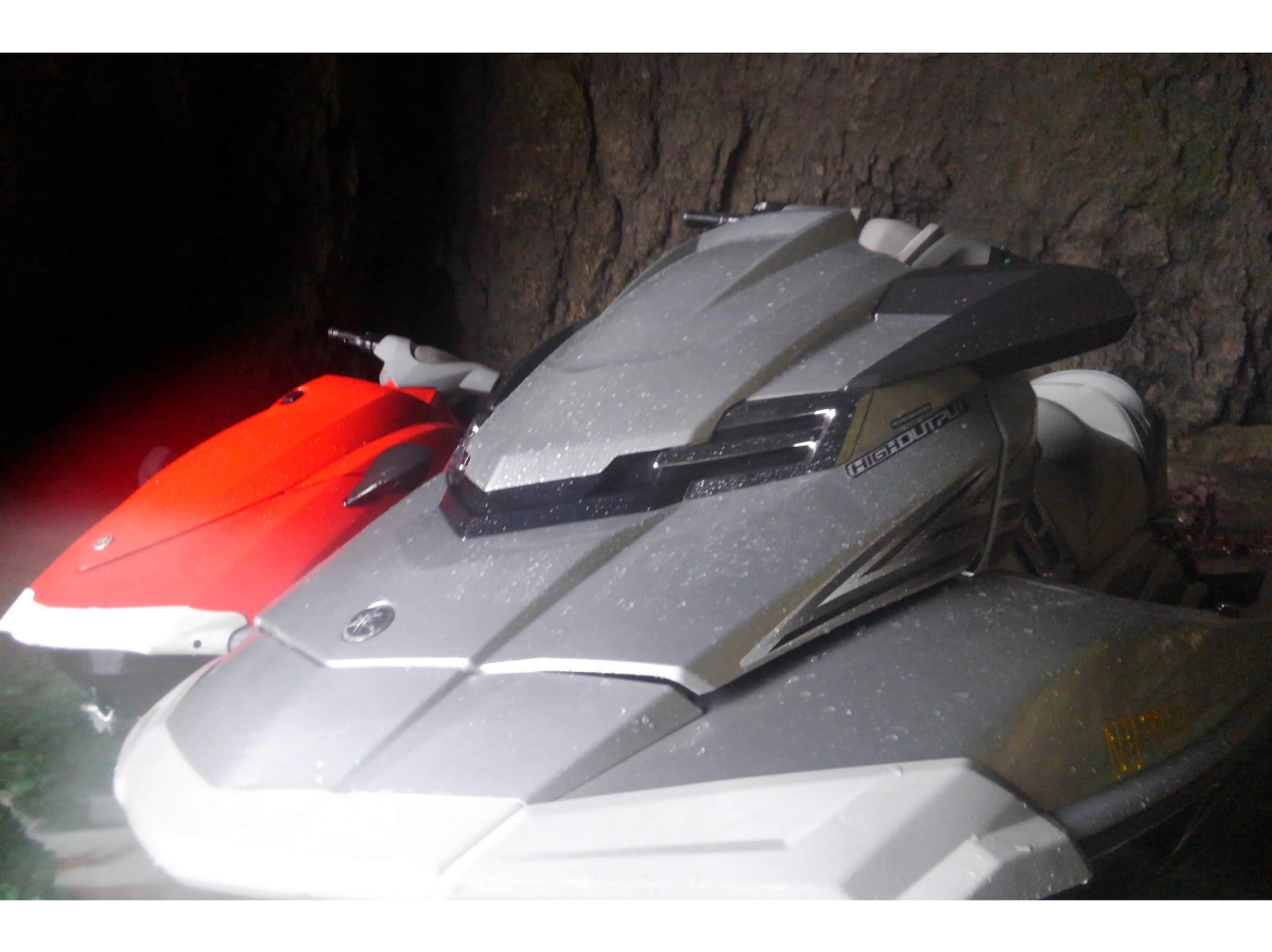 ���A����