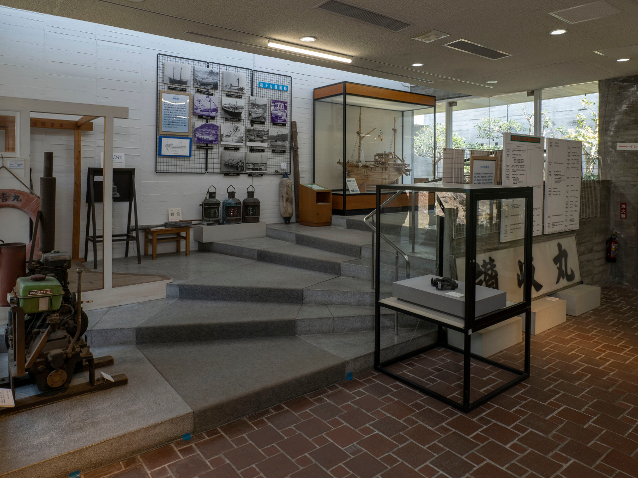 ��4�W����