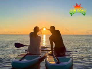 夕日に包まれてクルージング。写真映え抜群で女子旅やカップルに大人気のSUP体験。