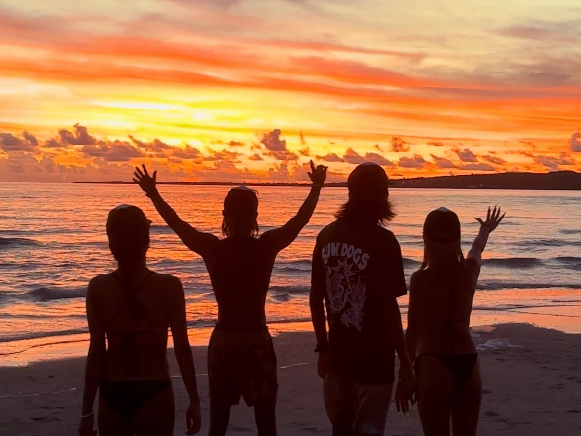 IWFɐ܂ƊCobNɒԂƃ|[YINȂԂł̃TZbg͊iʂłB