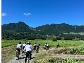 南阿蘇村の農村と南外輪山
