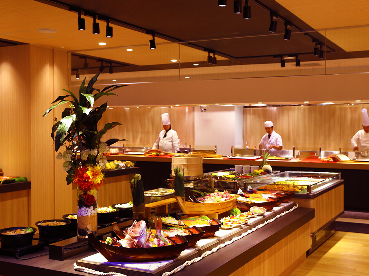 ̂ql̖ڂ̑OŒ郉CuLb`ł́AłĂpӂĂ܂