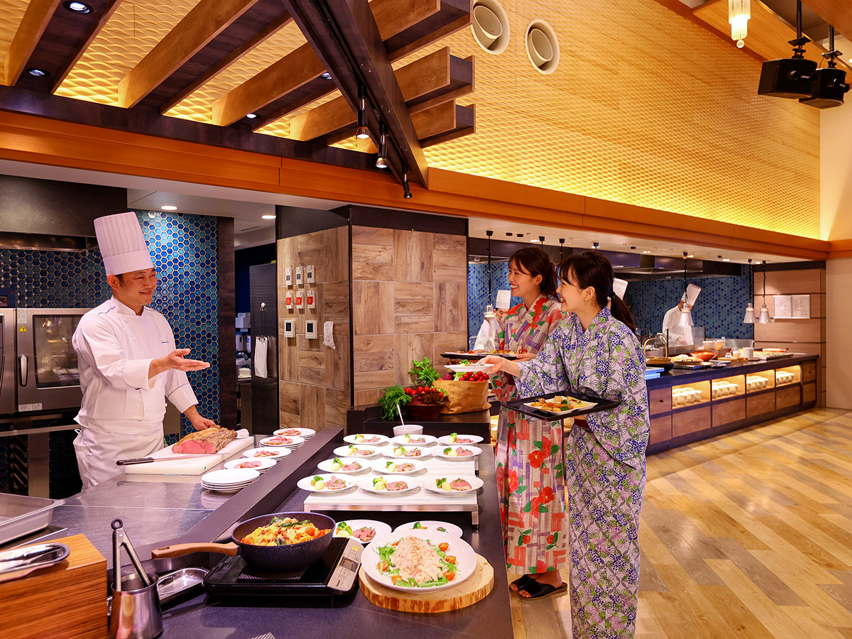 ̂ql̖ڂ̑OŒ郉CuLb`ł́AłĂpӂĂ܂ 