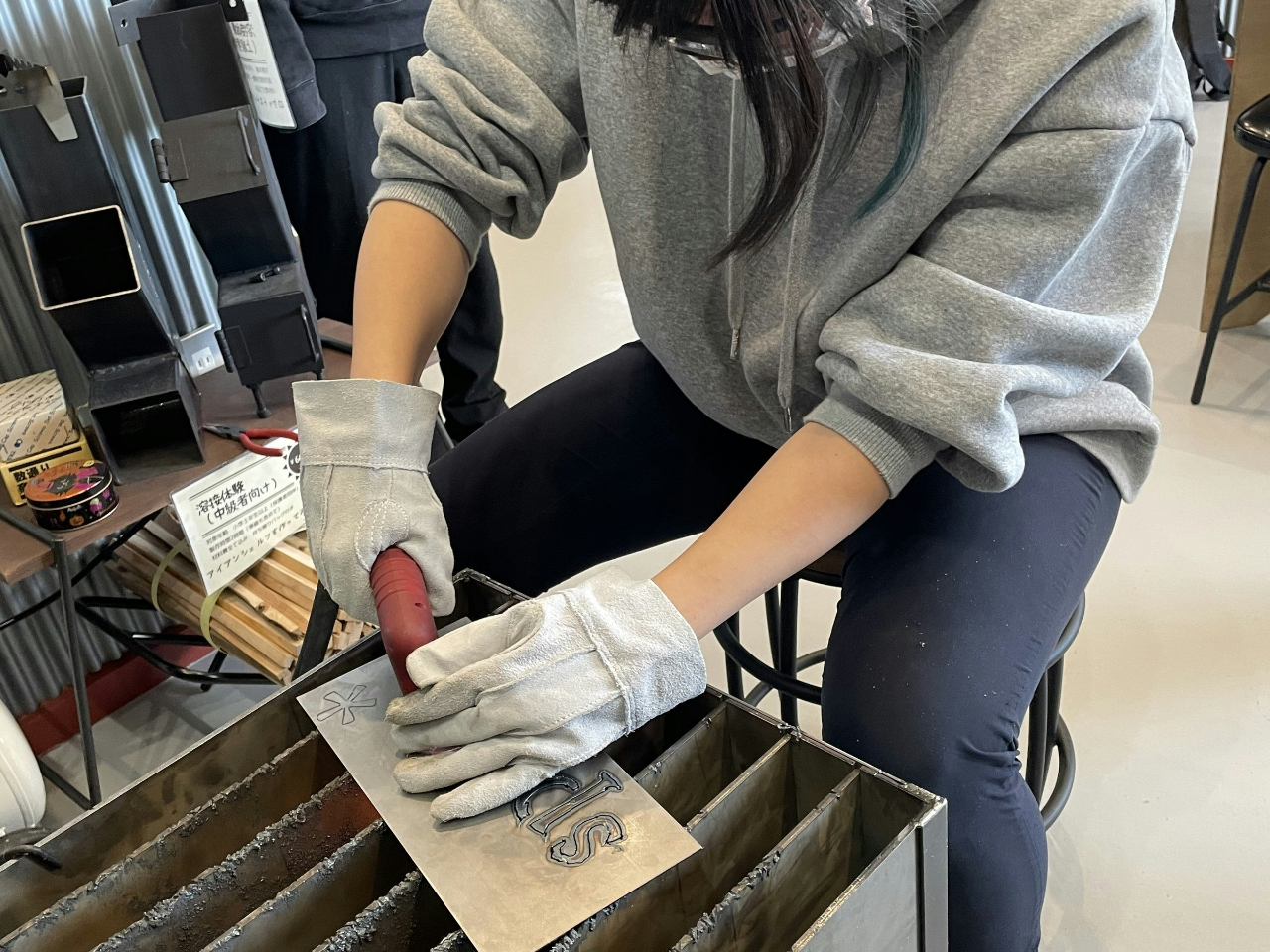 溶接と比較するとハードルが低いため、女性に人気の体験です(^^♪