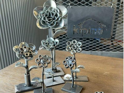 アイアンフラワーを作ろうという体験です。