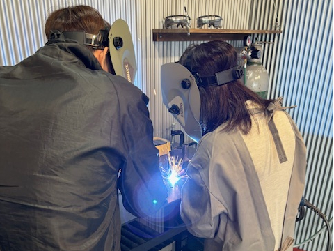 体験中は、完成までスタッフがサポートさせていただきます。安心して遊びにきてくださいね。