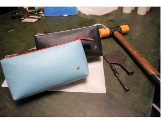 皮の色・チャーム・ファスナーを選んで!自分だけのオリジナルポーチを作れる体験!