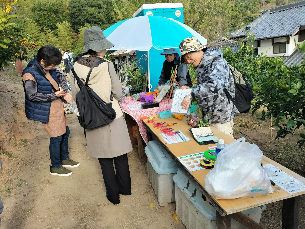 �������ŏ{�݂̂���E�I�����W�A�ʎ��A��؂̔̔������Ă��܂��B