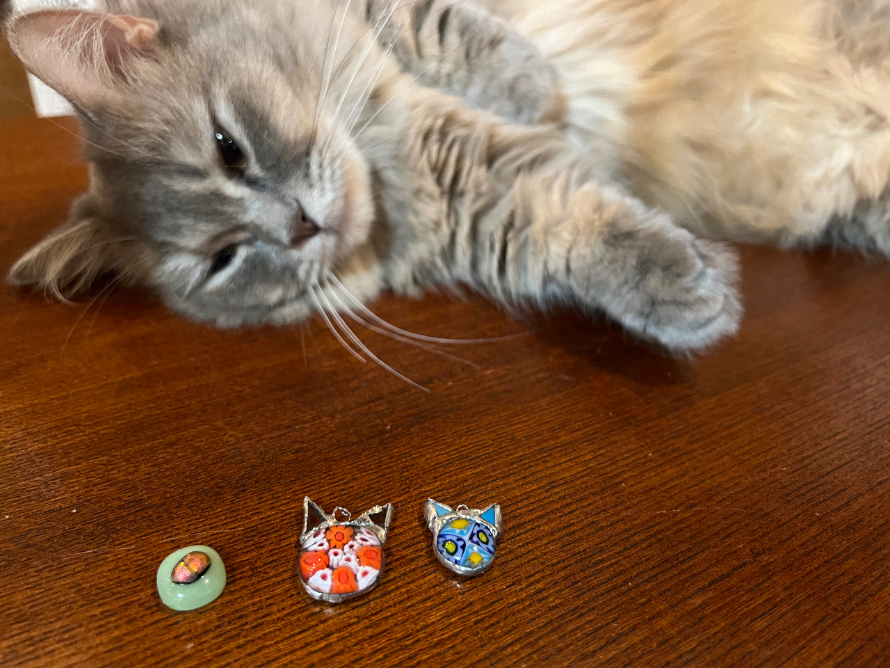 【ガラス細工作り】ステンドグラスのアクセサリー!様々なオリジナルガラス細工作品を...