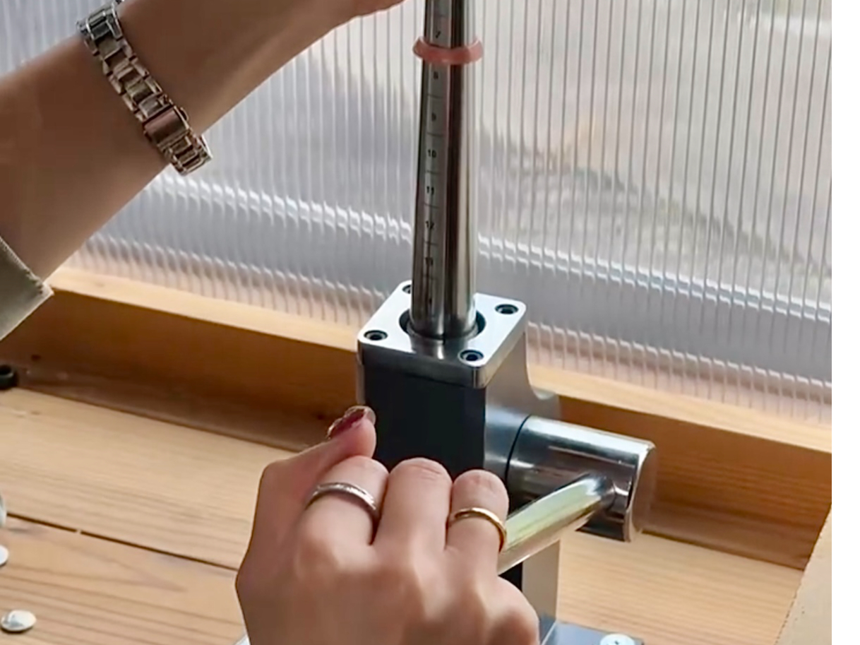 まずはコインリング作り、コインを変形させていく作業