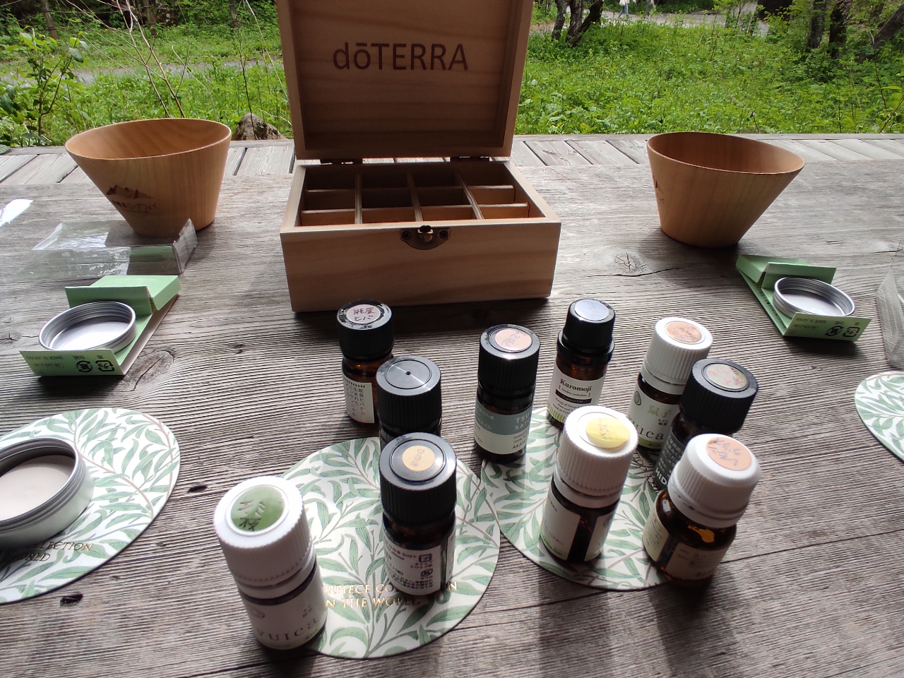 唯一無二の香り作りは屋外で実施。上高地の空気に包まれての香り体験も唯一無二の体験です。