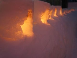\約450年の歴史を誇る「かまくらの本場」でミニかまくら作り♪/