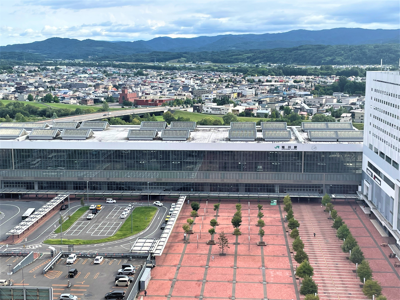 �z�e���͈���w�O