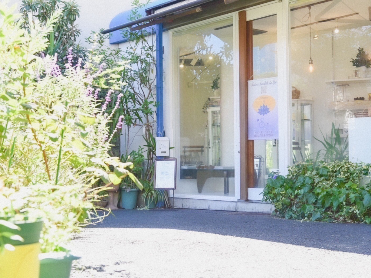 中庭があり、個室でゆったりと制作できます。