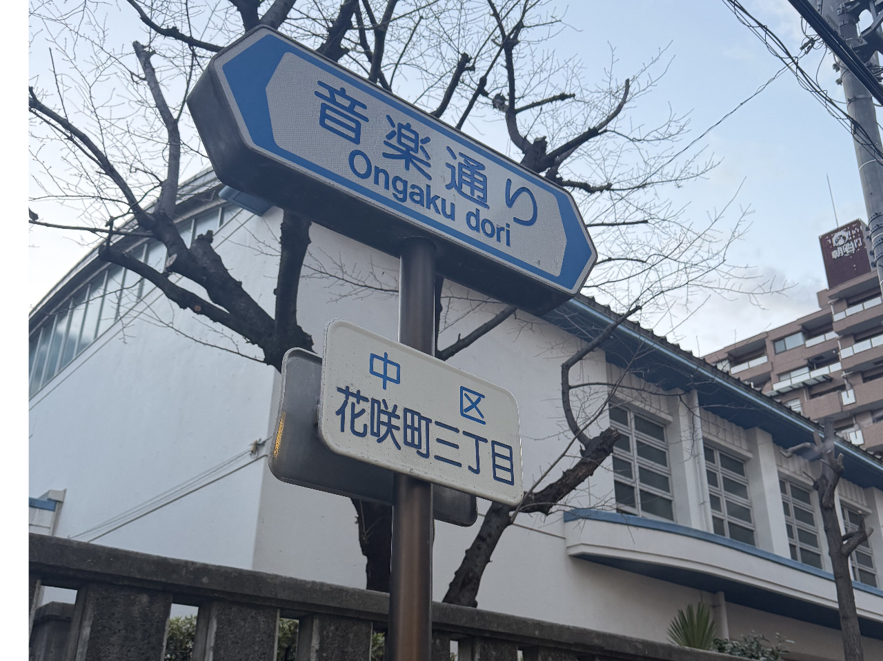 ��т�����P�����o�ăZ�u���C���u����ʂ肷���A���X�o�[�K�[���E�ɋȂ���Ƌ}�ɐÂ��Ȓʂ�ɂȂ�܂��B�@�@���y�ʂ�Ƃ������̂P���ʍs�̓���ʂ菬�w�Z���ʂ�߂��܂��B