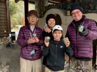 【壱LABO】の場所は美濃焼の産地である多治見市市之倉町。地元の職人が作った素焼きのおちょこカップで色塗りから”焼き上げ”まで楽しむことが出来るワーショップです