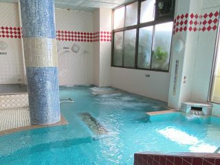 【大浴場】リウマチや神経病に効くと言われている「弱アルカリ性単純泉」。もちろん美肌効果も◎!