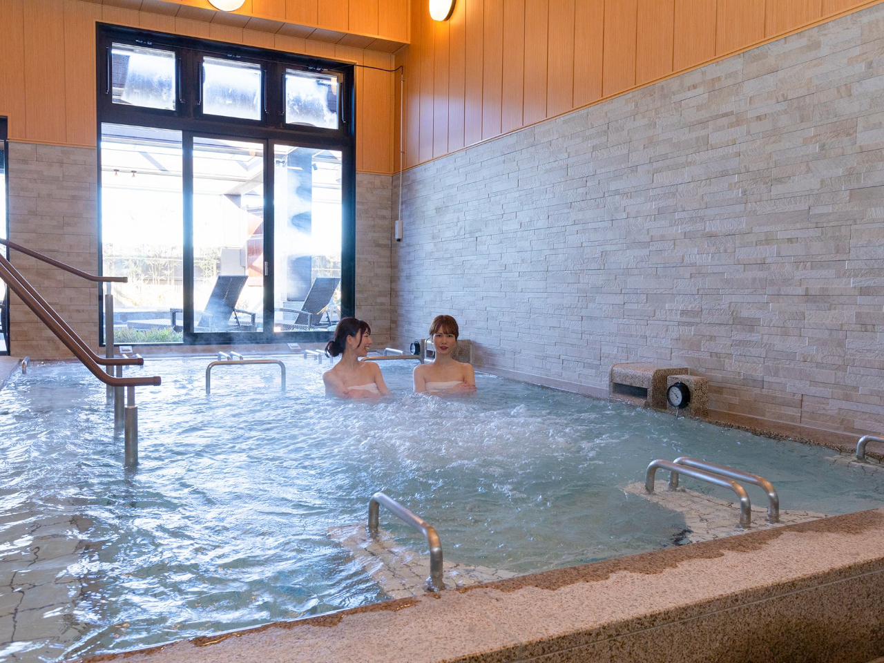 高濃度炭酸泉 皮膚についた細かい気泡が体内に吸収されて、血行を促します。