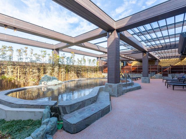 天然温泉 含よう素ナトリウム塩化物温泉にてくつろぎの時間をお過ごし頂けます。